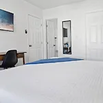 Coastal Haven - Prime Spot Walk To Beach