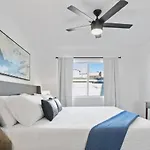 Coastal Haven - Prime Spot Walk To Beach